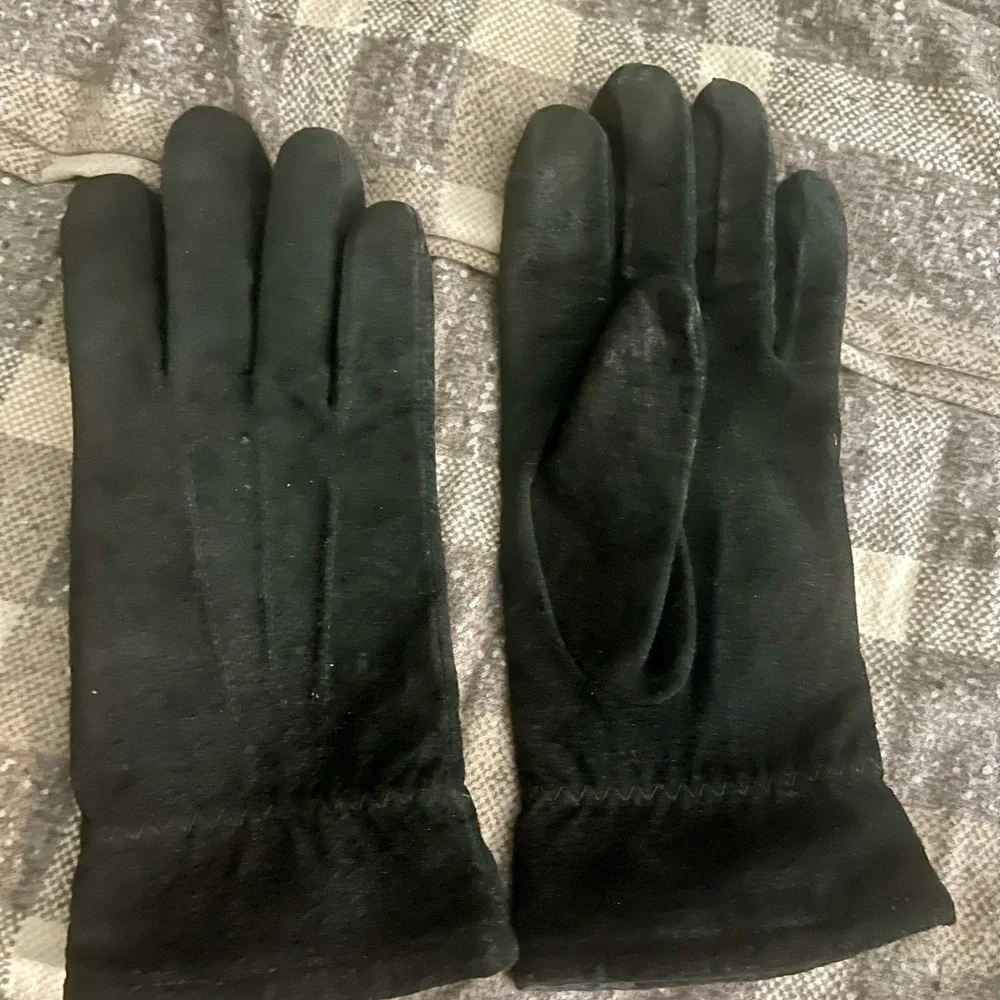 Black suede gloves NWOT